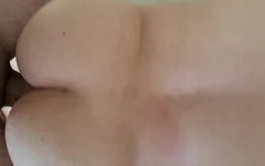 Istri seksi yang doyan selingkuh dientot dari belakang dan pantatnya dicrot sperma hangat