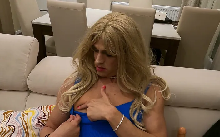Trixy Sissy Babe: Blue Trixy Showing the Point