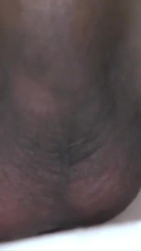 Bir iş oteline çağrıldı, yoğun ve unutulmaz bir özel karşılaşmadan önce duş paylaştık