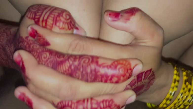 Desicuple: Desi Ấn Độ bhabhi bobs làm tình trong phòng riêng