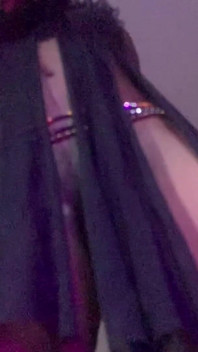 Zpomalený ebenový teen sexy tanec, klikatá mokrá kundička zblízka