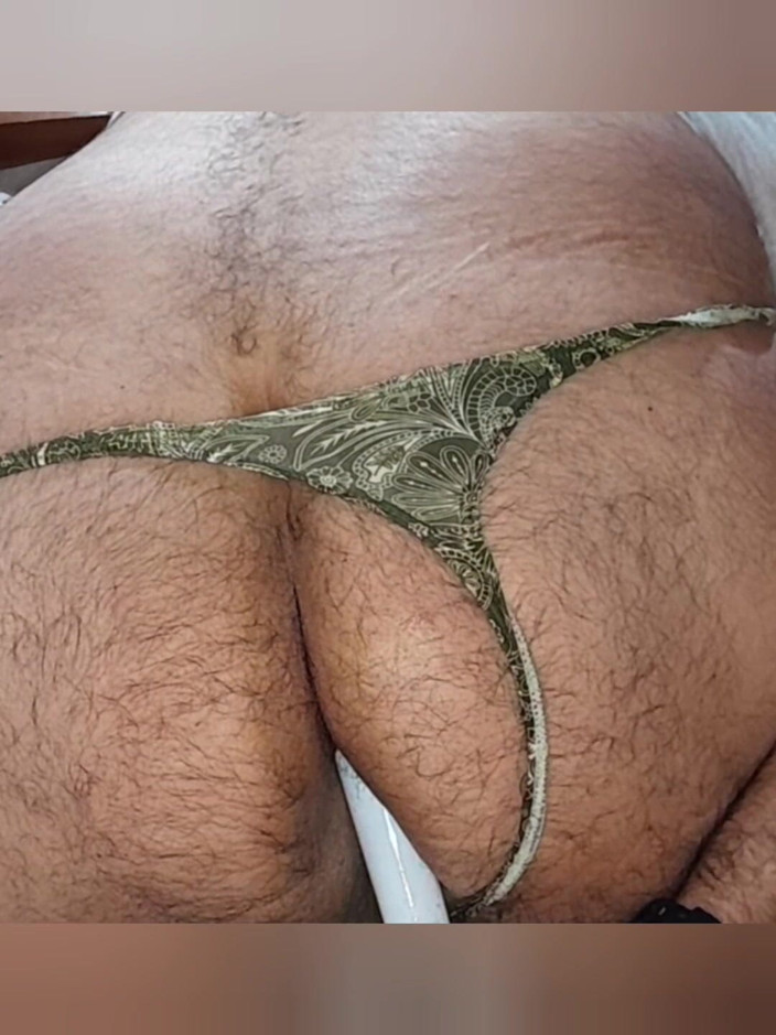 Davidandrexxx: Bom gozo e penetração anal usando fio dental verde fino