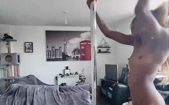Xeinna Rose: Xeinna Rose Pole