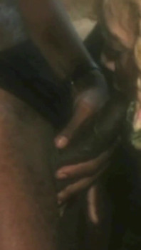 Bayi Pozzi yang bersemangat dalam adegan lesbian dan dalam threesome vintaj