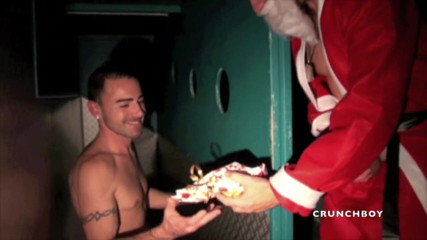 Crunch Boy: Ragazzo francese succhia il cazzo di babbo natale nei gloryhole