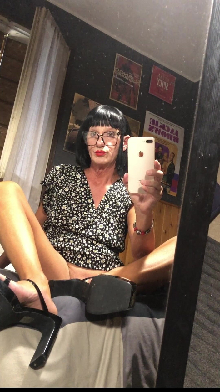 Andreina Naty: Mich dumm stellen in meinem kleinen Zimmer