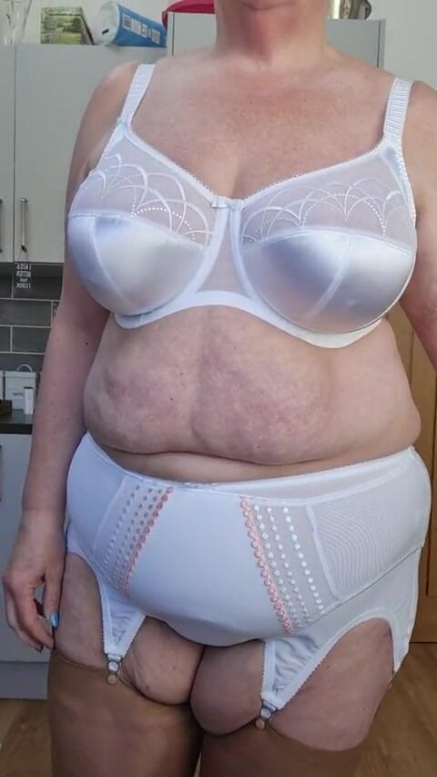 Uk Joolz: Climbing that kitchen worktop again