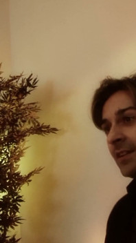 Blondynka w futrze i perła dostaje gorący wosk play i twarz przez candlelight