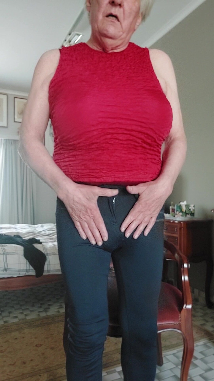 Antoon77: Spaß angezogen