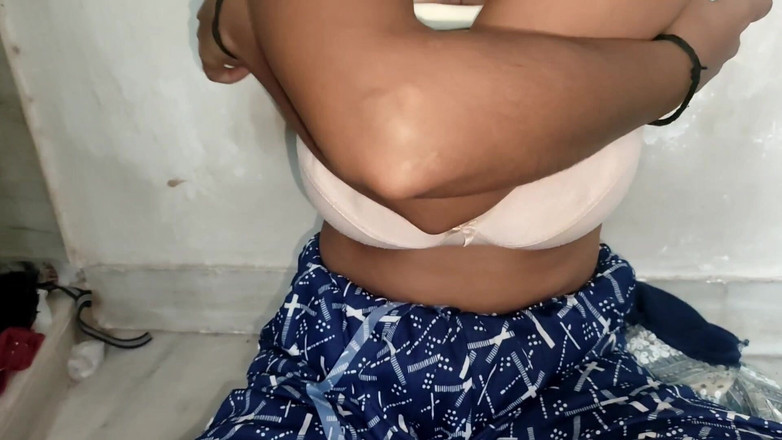 Rinkii: 18 Year Old Girl Fingering Wet Pussy Desi Indian Orgasm...