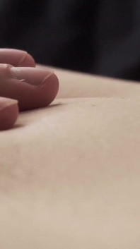 Chuyển động chậm âm hộ lãng mạn cạo lông và sờ soạng