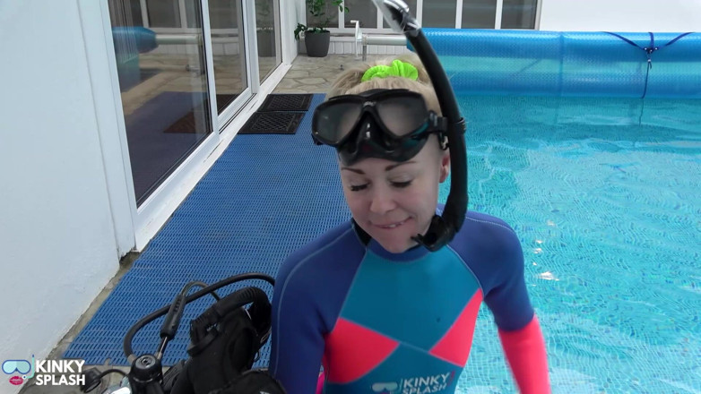UKCuteGirl Lucy Lauren: Scuba Retreat Day 2 - Secret Pussy Vibe During Lesson