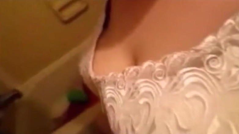 Fat House Wife: 在浴室拍摄到处都是精液的奶子