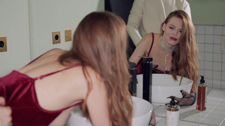 Arina Fox: Punto di vista: Afrodite è venuta con un costume da vampiro...
