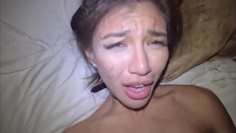Petite creampie Asian Cumdump sluts: Миниатюрную азиатскую задницу растянул массивный прямой анал большого белым членом