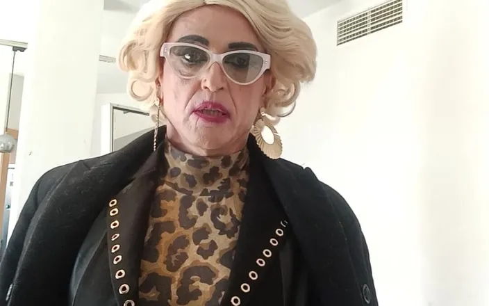 Tatiana Zorrita: Blonde in Glassses