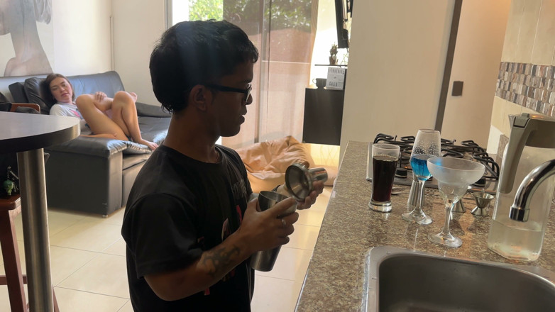 Julianaburning: I Call My Little Bartender to Penetrate My Rich Pussy...
