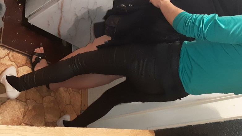 Lesbian-candys: Я дивлюся і мастурбую, поки моя дівчина трахає мою мачуху