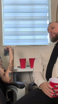 Height humillada por Tatiana Vex - diosa alta de la oficina humilla al hombre corto - Wolfgang White femdom