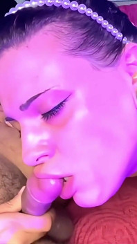 Trans flicka Emma Ink suger stor kuk