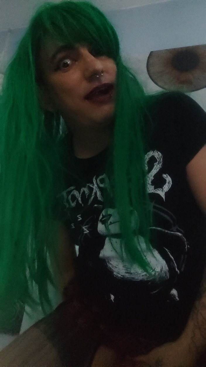 Alicia Moonkalation: ドイツのパンク・シモーレがソロで精液を出す