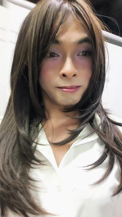 Menaiisd: Ma tapette se comporte comme une salope.