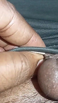 Un indien gay masterbate gros pénis dans la nature