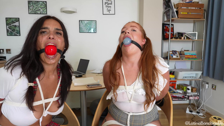 Latina Fetish: Jess e o dilema da detenção de latina se masturbaram...