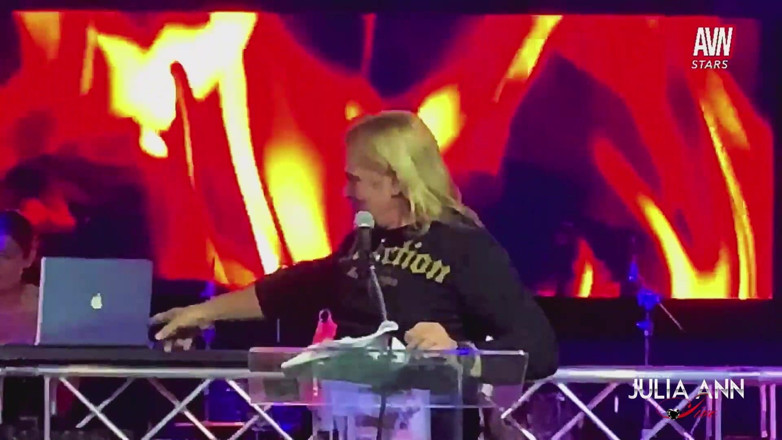 Julia Ann: My Avn Roast Continues! Evan Stone!