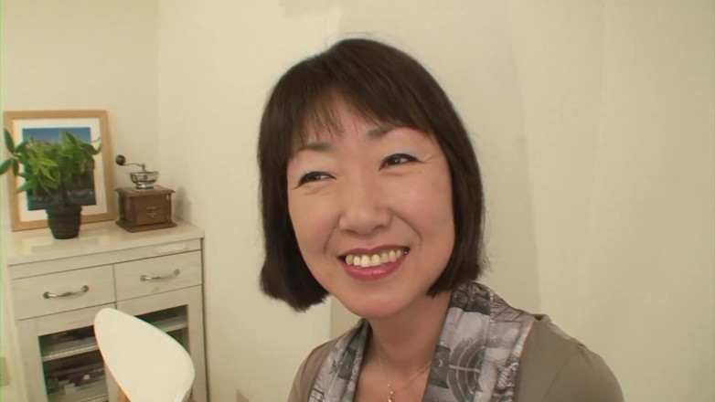 Asian Mature Climax: เย็ดเธอแรงบนโต๊ะครัว