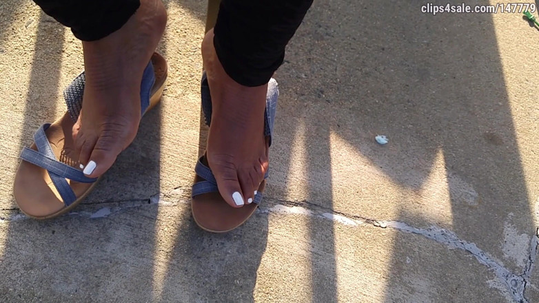 Foot Patrol: Kız öğrenci yurdu sistah mezunu ayak sevgilisiyle tanıştığında