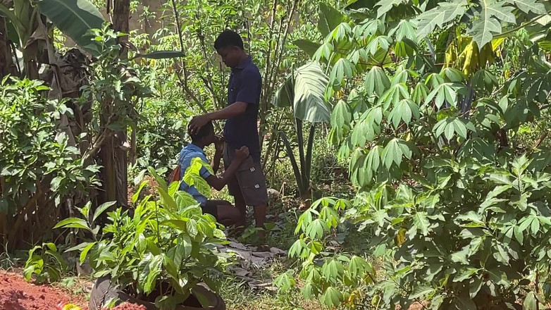 Amateur Teen Studio: Seja rápido para que ninguém nos pegue (nos bastidores)