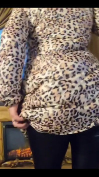 Mega-MILF milfycalla bekommt eine ladung sperma