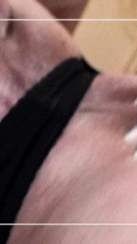 Blonďatá holka je ošukaná a vystříkaná dvěma dychtivými kusy