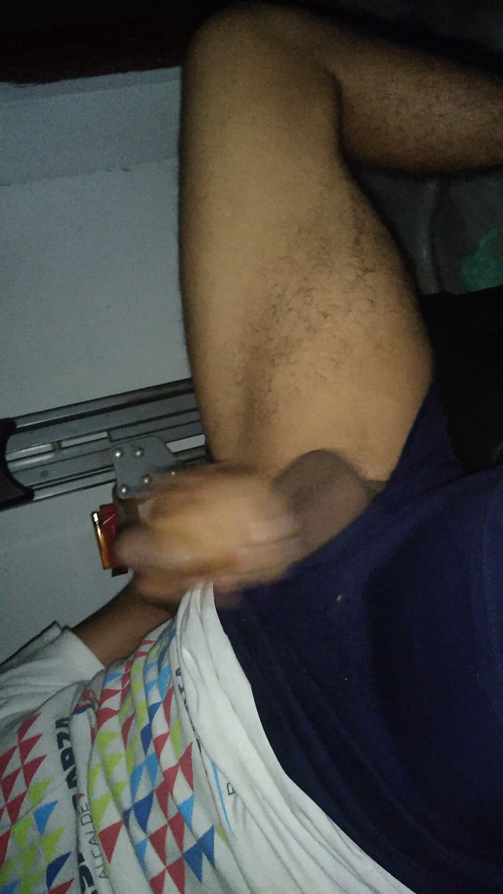 AlexAlejandro13: Mi masturbo di nuovo nel workshop della Mia Casa Recinto...