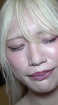 금발의 쌍둥이 꼬리 부스트 : 깊은 쾌락을 통해 흔들리는 활기찬 여자와 녹은 최종 마무리
