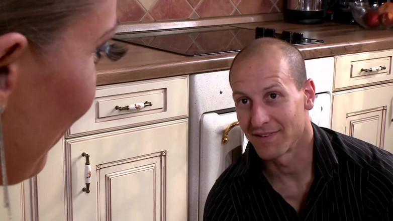 Absolute BDSM: Домінуюча господиня командує лисим рабом, поклоніння ногам