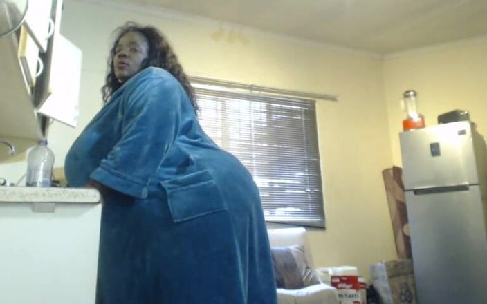 Legendary Booty Overdose: アフリカのSSBBWストリップからかいと自慰行為