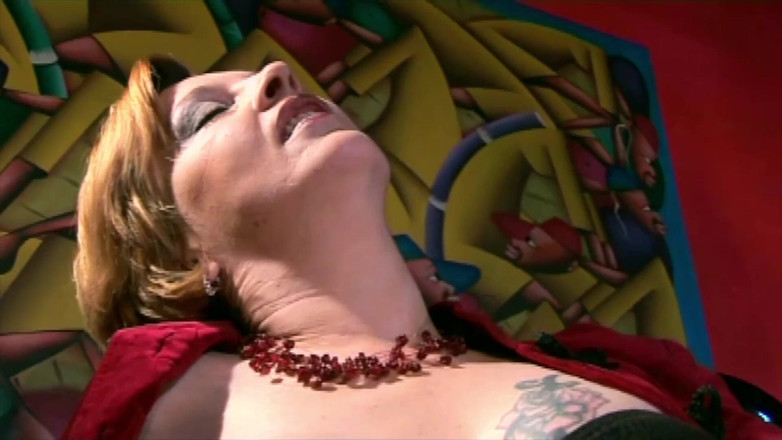 Inthe MILF room: Una polla en el culo para la mariquita Schubert en...