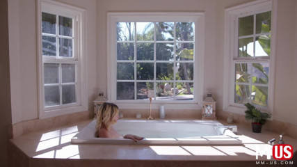 Model Media US: How about me serving you? Kate Bloom