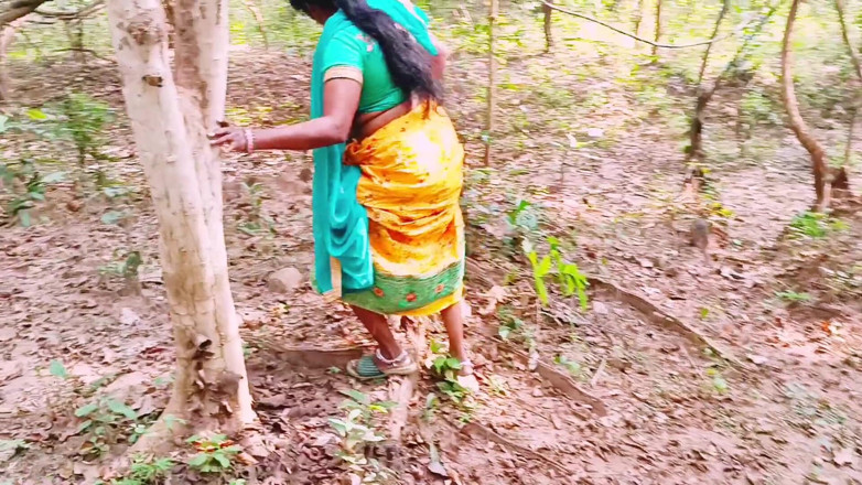 Telugu honey lips: aautdor van seks. desi bhaabhi pati ke chhote bare land...