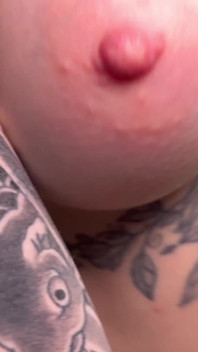 Sexy tatuată Sage Fox futută tare și ejaculez pe țâțele ei mari