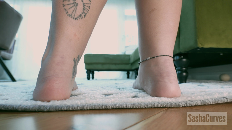 Sasha Curves: Giantess hry