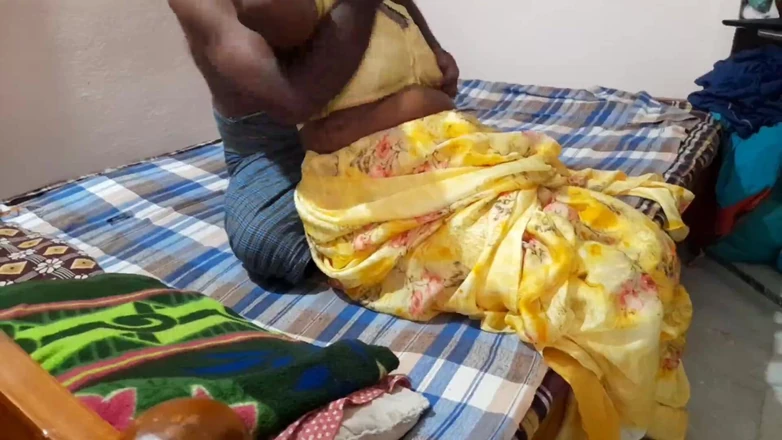 Desi palace: Indian Bhabhi Gives First Time Blowjob and Rides on Hot...