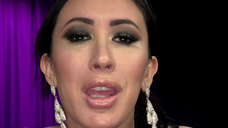 FilthyFemdom: Lily Lane'i gösteren kilitli kölesine işkence ediyor