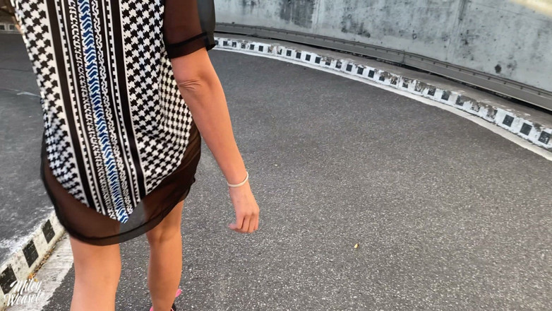 Miley Weasel: MILF blondă excitată, curvă, futută prin parcarea