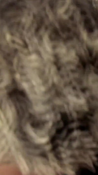 彼女の足の間に大きなコックを持つのが大好きなアリッサティーン
