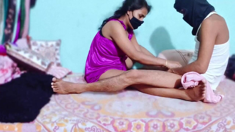 Amina begum: Desi Bhabhi Enjoys with Brother-in-law