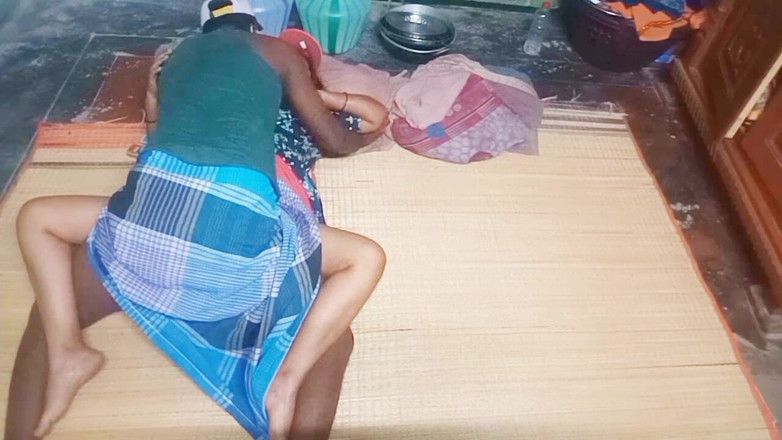 Priyanka314: भारतीय सौतेली मम्मी सौतेला बेटा सुबह का समय ऊँगली कर रहा है