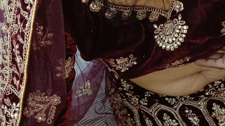 Apple Porn: नवविवाहित देसी जोड़ा पहली रात का सेक्स